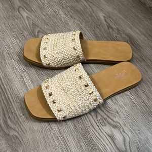 Crown Vintage size 9M sandals